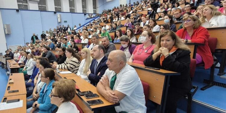 Rogobete: 800 de medici români vor fi formați pentru a oferi pacienților oncologici șanse mai mari la viață