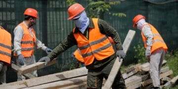 Români neplătiți de doi ani pe un șantier de stat în Germania. Angajați să construiască un spital cu o valoare de peste 430 de milioane de euro!