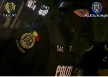 Percheziții de amploare în toată țara! Rețea de falsificatori de acte oficiale, destructurată de anchetatori