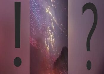 Scene incredibile la un eveniment spectaculos. Ploaie de foc căzută peste oameni. VIDEO