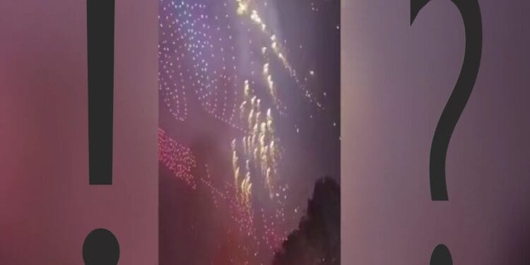 Scene incredibile la un eveniment spectaculos. Ploaie de foc căzută peste oameni. VIDEO