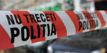 Un bătrân de 74 de ani a rănit un adolescent cu o seceră într-un parc. Agresorul, aflat în arest la domiciliu, băiatul a ajuns la spital