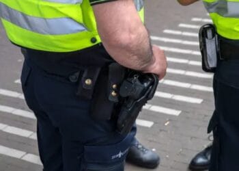 Jocuri de noroc pe pielea altuia. Păgubitul a observat tranzacțiile și i-a dat pe infractori pe mâna oamenilor legii