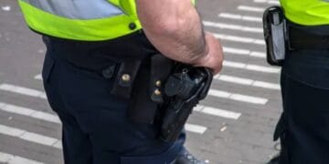 Jocuri de noroc pe pielea altuia. Păgubitul a observat tranzacțiile și i-a dat pe infractori pe mâna oamenilor legii