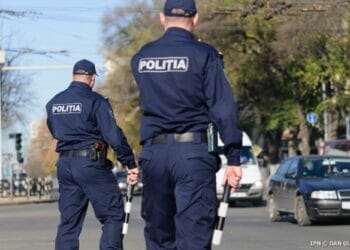 Polițiștii în alertă! O fată de 11 ani a fost dată dispărută. Luni nu a mai ajuns acasă de la şcoală! 