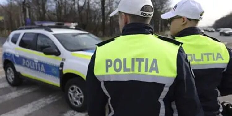 Profesor agresat de un elev în timpul orei. Minorul a dat buzna în clasă și l-a bătut pe dascălul de 72 de ani!