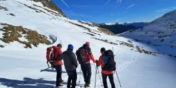 Salvamontiştii au intervenit pentru salvarea a doi cetăţeni din munţi! Au petrecut mai multe nopți în condiții de iarnă!