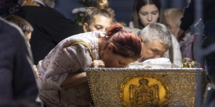 Sfânta Parascheva. Tradiții și obiceiuri. Ce e bine să faci. Tot ce trebuie să știi despre sărbătoarea de pe 14 octombrie