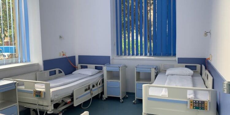 Scandal. Un bărbat internat la Psihiatrie a fugit din spital și a atacat din nou. A lovit un polițist