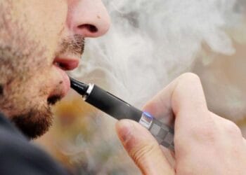 Legislație strictă privind țigaretele electronice într-o țară foarte vizitată! MAE avertizează românii!