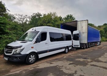 Spanioli reținuți pentru trafic de droguri de risc. Au introdus în țară peste 7 kilograme de canabis!