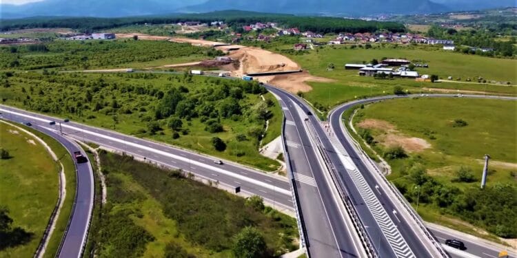 Restricții de circulație pe autostrăzile A1 și A2. Se fac lucrări de marcaj și reparații!