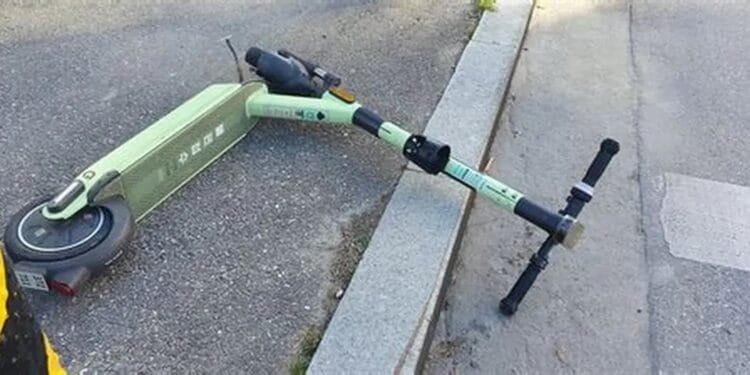 Accident pe pista de biciclete. Șoferiţă de 19 ani şi biciclist ameţit de alcool, amendaţi de poliţie