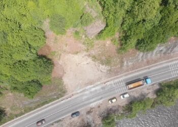 Trafic închis pe un drum foarte circulat! Decizia a fost luată pentru detonarea unei stânci periculoase