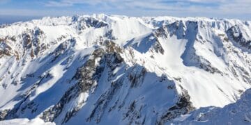 Avertisment Salvamont! Condiții dificile în Munții Făgăraș, risc de alunecări și avalanșe