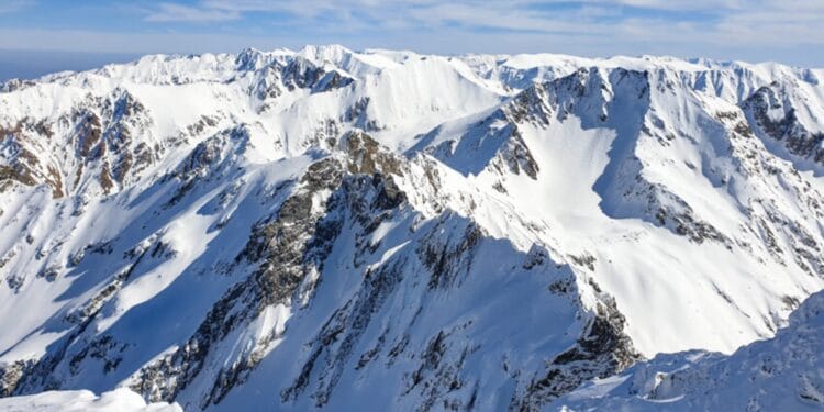 Avertisment Salvamont! Condiții dificile în Munții Făgăraș, risc de alunecări și avalanșe