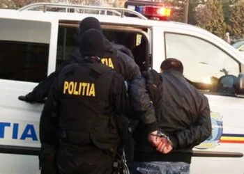 Patru polițiști de la Permise și Înmatriculări acuzați că cereau mită la ghișeu! Reținuți pentru 24 de ore! 