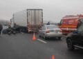 Accident cu patru maşini pe Autostradă! O femeie a fost încarcerată
