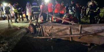 Patru persoane rănite după coliziunea dintre un autoturism și o căruță!