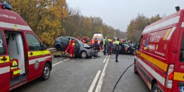 Două persoane și-au pierdut viața într-un accident frontal! O tânără a ajuns la spital!