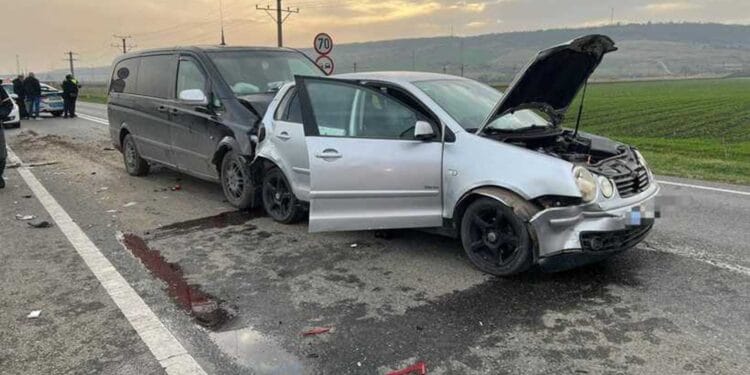 Carambol DEVASTATOR! Patru mașini făcute praf, șase oameni au ajuns de urgență la spital!