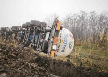 Cisternă cu 19 tone de GPL răsturnată! A fost activată grupa operativă, zona fiind securizată!