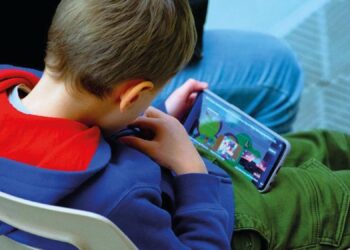 Primul studiu național despre adicțiile copiilor de 10–14 ani: aproape 70% joacă zilnic jocuri online