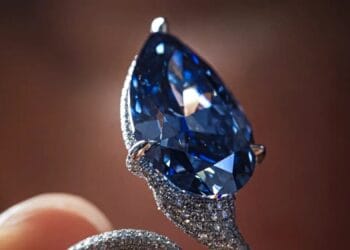 Bijuterii regale scoase la licitație! „Albastrul Mellon” și broșa lui Napoleon, vedetele unei vânzări de colecție