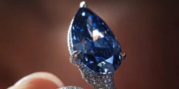 Bijuterii regale scoase la licitație! „Albastrul Mellon” și broșa lui Napoleon, vedetele unei vânzări de colecție