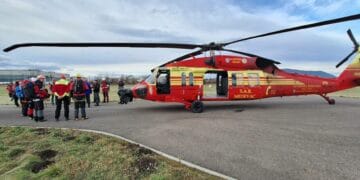 Elicopter Black Hawk folosit în premieră pentru căutarea tânărului dispărut în Munții Bucegi