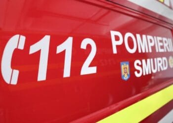 Explozie și incendiu la un bloc! Două apartamente afectate! Nu au fost persoane surprinse de deflagrație!