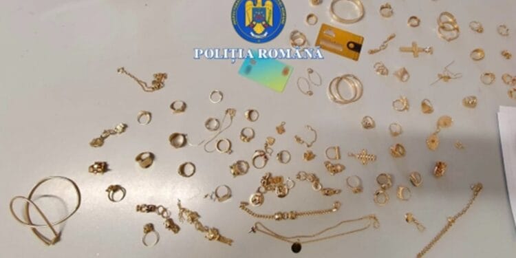 Furt de 200.000 de lei! Doi suspecți reținuți de polițiști! Au furat cheia unui apartament și au luat tot ce le-a ieșit în cale!