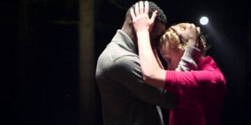 Loverboy, metoda pe care mulți o folosesc pentru a manipula tinerele minore! Procurorii DIICOT au spart ușile!