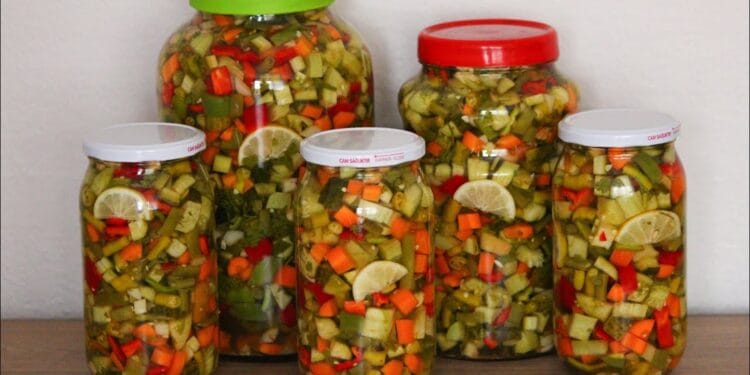 Cum să păstrezi murăturile crocante și aromate toată iarna. Iată câteva sfaturi utile!