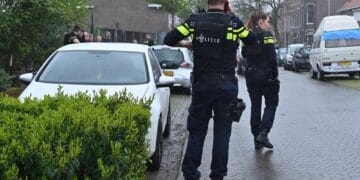 Operațiune dramatică! Fetiță de 8 ani salvată cu fierăstrăul electric după ce a rămas blocată într-o mașină de spălat!