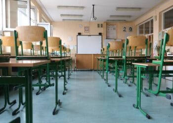 Incident violent la o școală! Un elev de 9 ani a rănit mai multe persoane. Au fost chemați polițiștii!