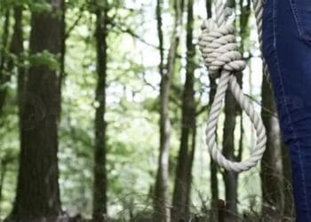 Tragedie. Un bărbat de 44 de ani a fost găsit spânzurat într-un camping. Poliția a deschis o anchetă