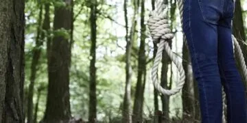 Tragedie. Un bărbat de 44 de ani a fost găsit spânzurat într-un camping. Poliția a deschis o anchetă