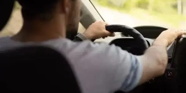 Un tânăr a avut permis de conducere doar două ore! O greșeala flagrantă l-a lăsat pieton!