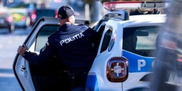 O tânără a fost sechestrată de fostul iubit. A reușit să scape după ce a cerut ajutorul angajaților unei benzinării!