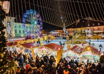 Alertă lângă Târgul de Crăciun! Pistol cu muniție găsit ascuns în tufișuri, la doi pași de zona ultra-aglomerată. Ancheta, deschisă de urgență!
