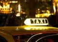 Taximetrist agresat! Clientul i-a furat mașina și a circulat cu numere false!
