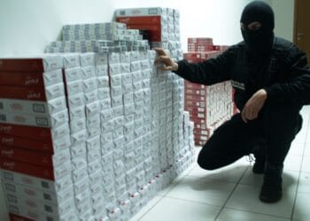 4 milioane de țigarete de contrabandă, descoperite într-un TIR. Șoferul propus pentru arestare