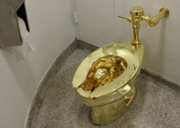 Toaletă din peste 100 de kg de aur vândută la un preț amețitor! Cumpărată de un brand american celebru!