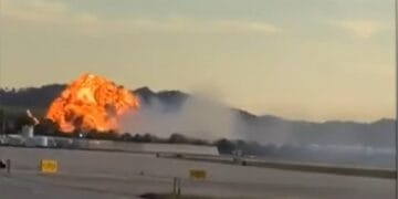 Tragedie aviatică! Un avion s-a prăbuşit la scurt timp după decolare. Cel puţin 7 morţi şi 11 răniţi