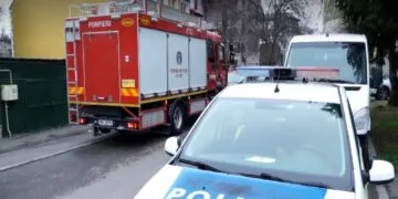 Un bărbat a fost rănit după ce balconul pe care lucra s-a prăbușit! Acesta a căzut de la o înălțime de aproximativ trei metri!