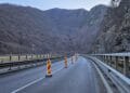 Un drum foarte tranzitat rămâne închis până miercuri dimineață. Trafic deviat și pericol major după scăpări de gaz la o autocisternă cu GPL