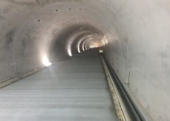 Final de etapă la tunelul Curtea de Argeș! Betonul rutier turnat cu utilaje speciale din Germania