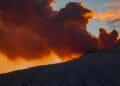 Etna revine în activitate: vulcanul aruncă lavă și cenușă peste regiune!