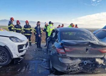 Accident cu 7 autoturisme! Cinci persoane, inclusiv un copil, transportate la spital!